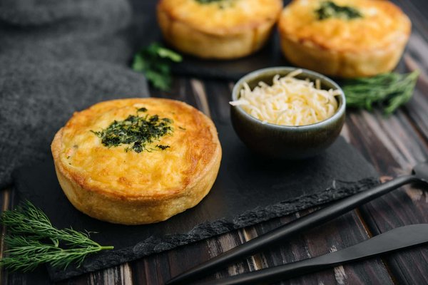 Quelle est la meilleure technique pour une quiche aux champignons et comté?